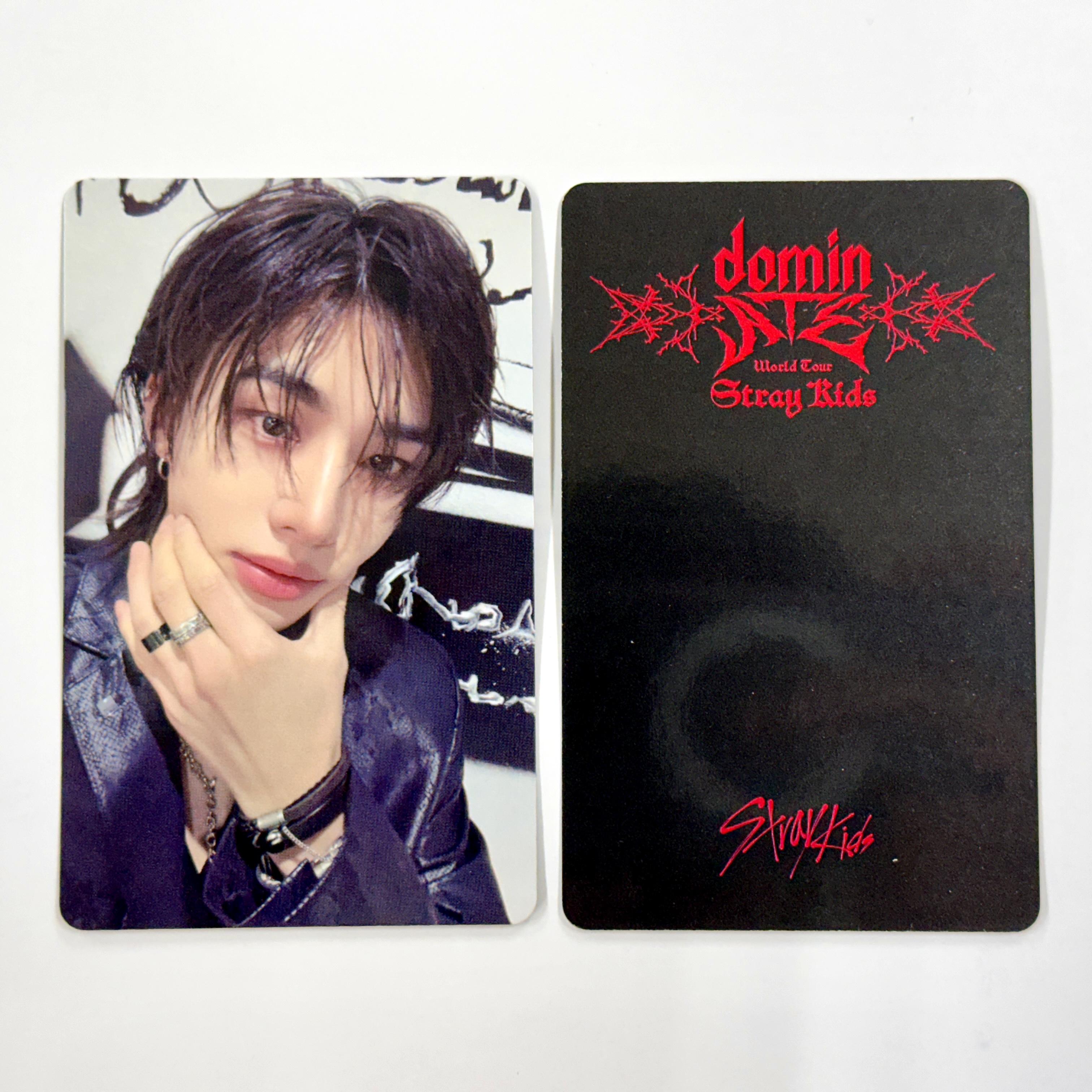 

Мировой тур Stray Kids доминирует в JYP SHOP Специальная фотокарточка Hyunjin