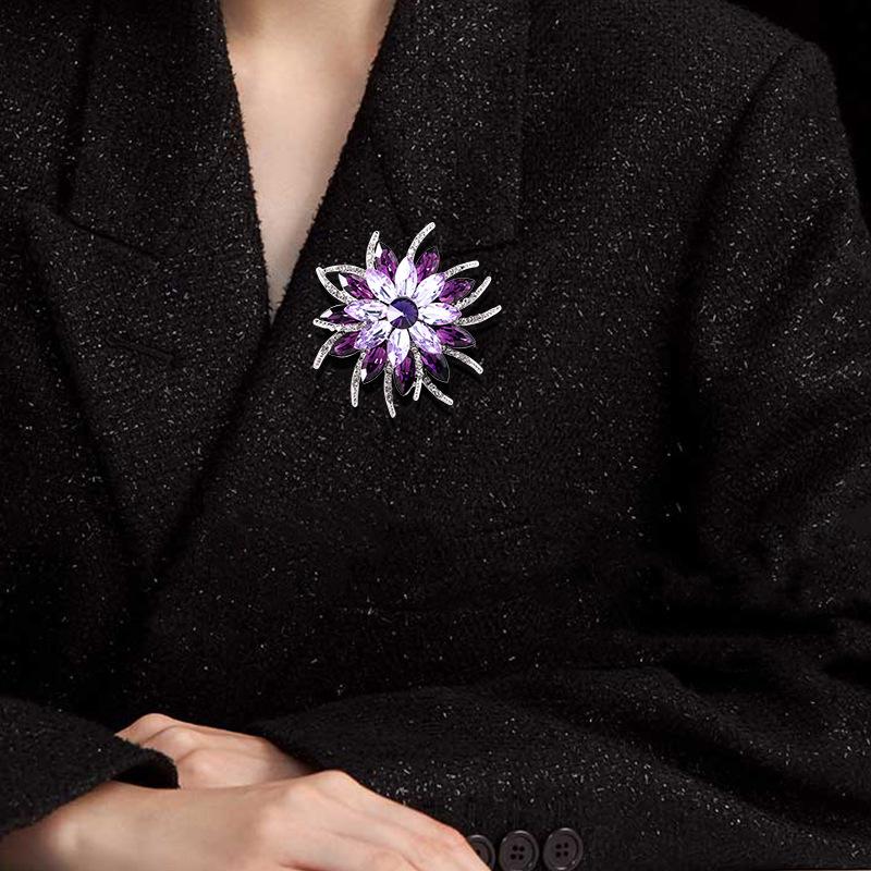 European and American retro glass rhinestone brooch, alloy crystal chest flower, flower chest flower accessory