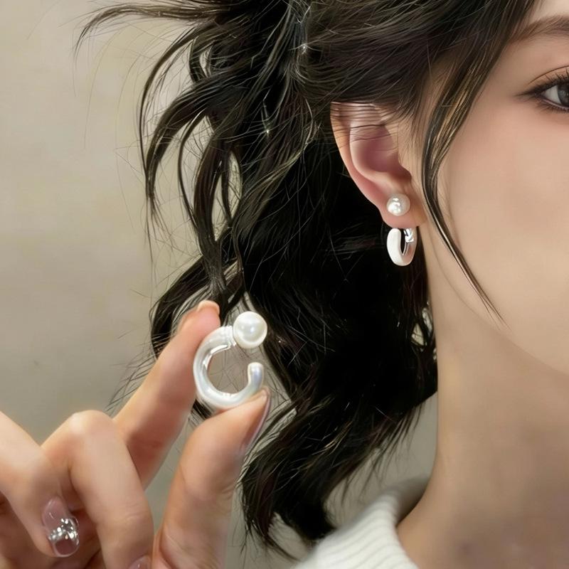 Silver Wire Drawing C-Shaped Pearl Stud Earrings - Luxurious, Fashionable, Simple Design