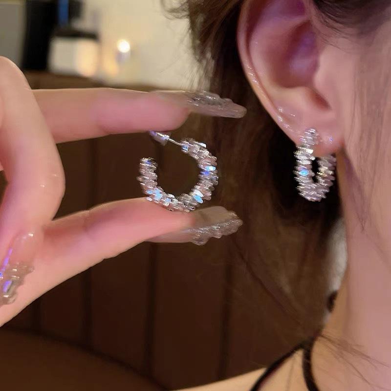 French Small Fragrant Style Pearl Stud Earrings Women's Light Luxury High-end Sense Retro Temperament Earrings Ear Jewelry