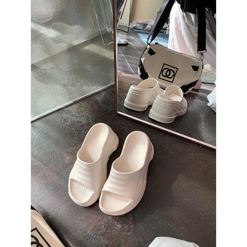~ Shibuya Spice Girl~ Round Head Wide Face Thick Bottom Heightening Artifact Shows Legs Long Outer Wear Slippers