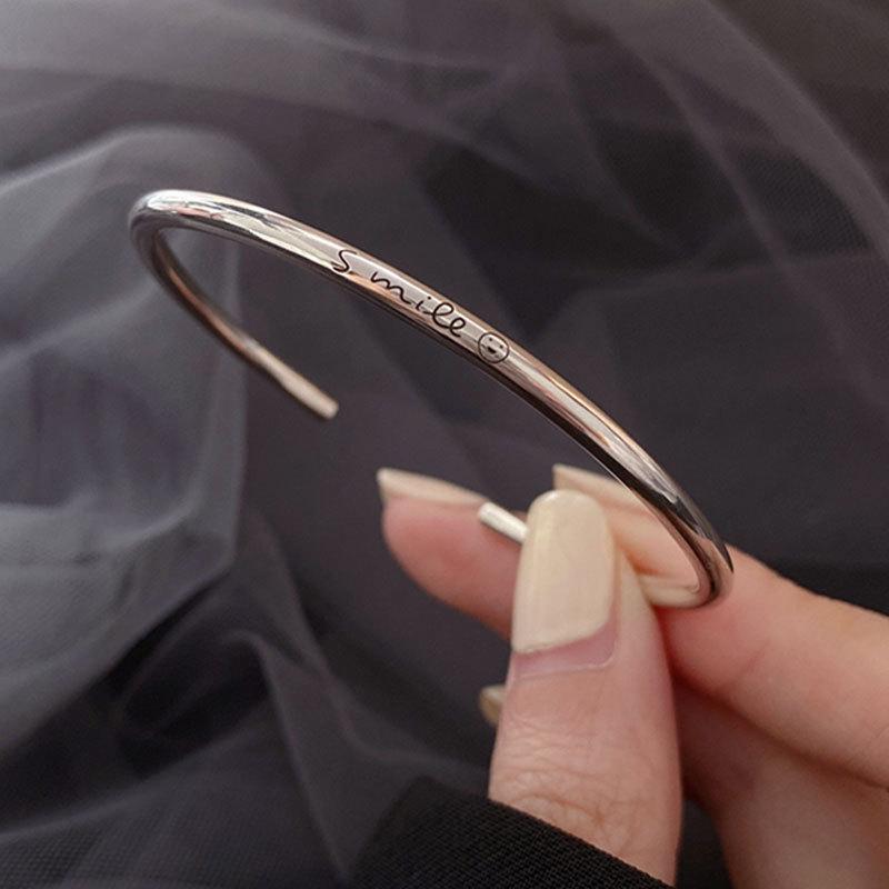 

Браслет из стерлингового серебра в корейском стиле с ромашкой и смайликом - Элегантное и универсальное женское модное украшение