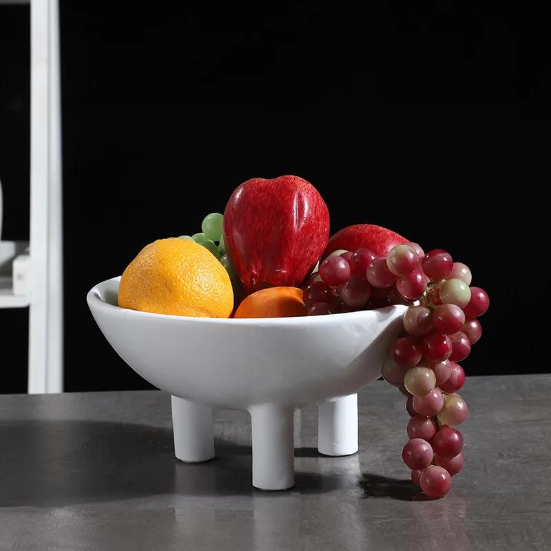 Retro třínohý univerzální podnos na ovoce Minimalistický černá bílá vysoká mísa na ovoce Retro ozdoby na stůl Ornamenty na verandu