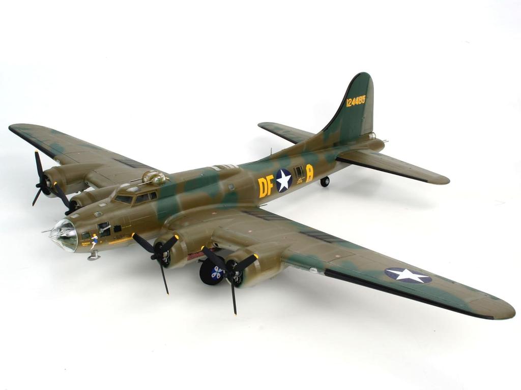 German Revell Memphis Belle Plastic Model 1/48 B-17F