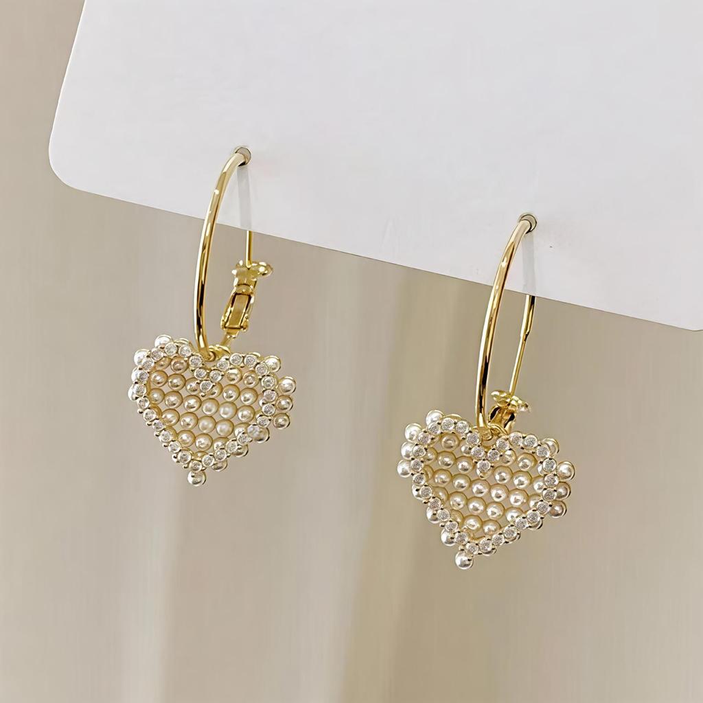 Heart-Shaped Zircon Inlaid Pearl Stud Earrings - Fresh, Sweet, Simple, Fashionable.