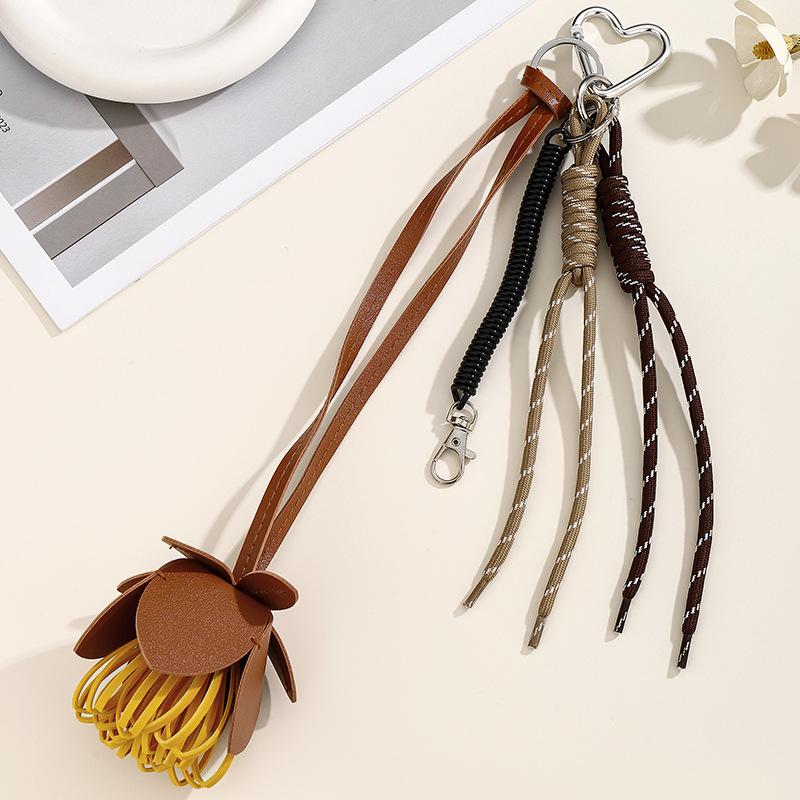 

High-end Genuine Leather Flower Bag Accessory Cute Fashion Versatile Keychain Pendant New High-quality Cowhide Accessories Gifts коричневий
