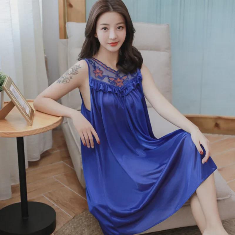 Damenunterwäsche aus Kunstseide für Frühling/Sommer: Sexy Nachthemd aus Eisseidenspitze mit großem Swingrock für den Heimgebrauch in Unifarben.