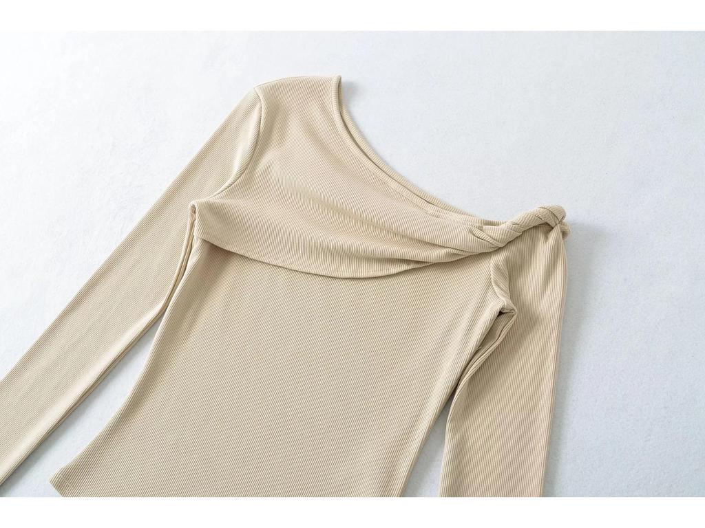 Spicy Girl Off-the-Shoulder Twisted Design Long-Sleeve Petite T-Shirt (2026)