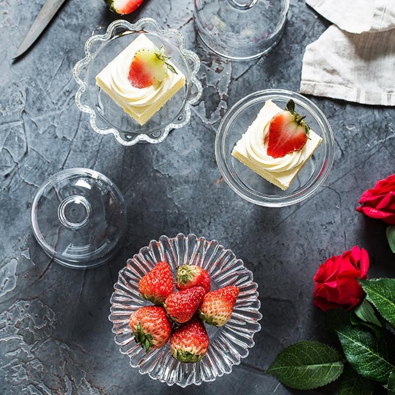 Servierplatte aus Klarglas mit hohem Fuß und Kuppelhaube, Cupcake-Ständer zur Präsentation von Süßwaren und Leckereien