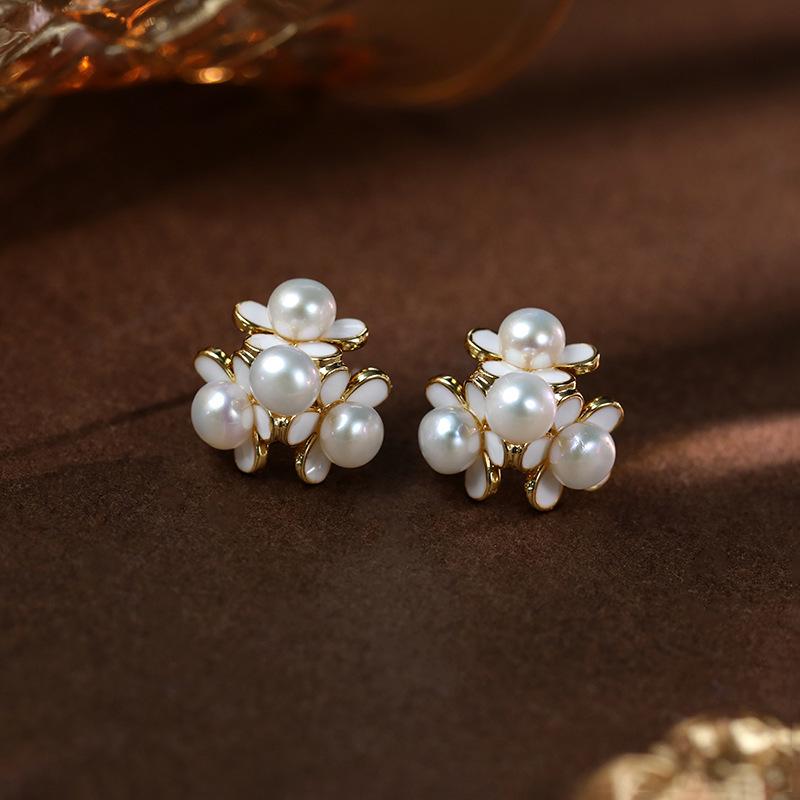 Элегантные эмалевые серьги-гвоздики с цветами и пресноводным жемчугом для женщин