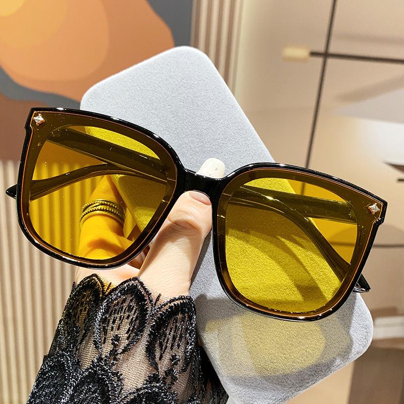 Trendy Unisex UV-Blocking Sunglasses for Round Faces - Ideal for Summer Driving