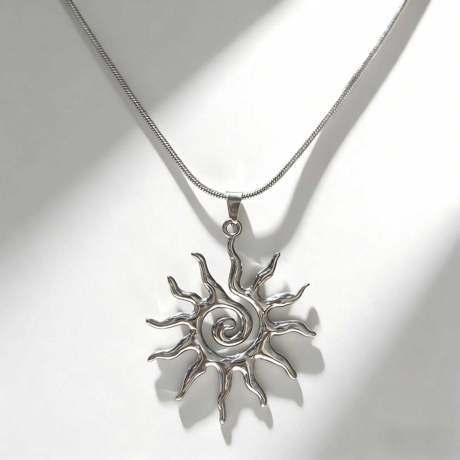Retro Sunflower Pendant Necklace - Unisex Stainless Steel, Colorfast Accessory, Perfect Birthday Gift серебряный