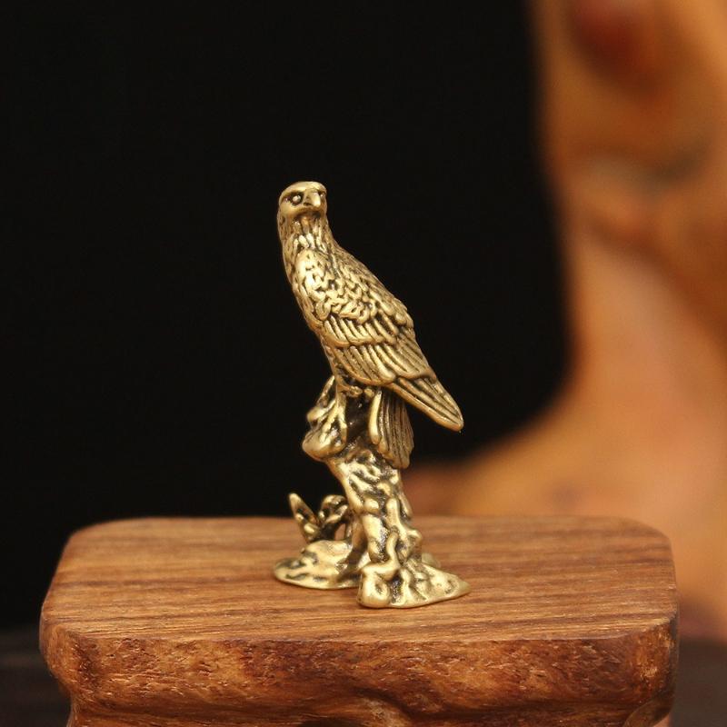 Eagle Statue Miniature Sculpture Handmade Crafts Ornament Vintage Copper Bird Figurine for Interior Home Desk Animal Decoration