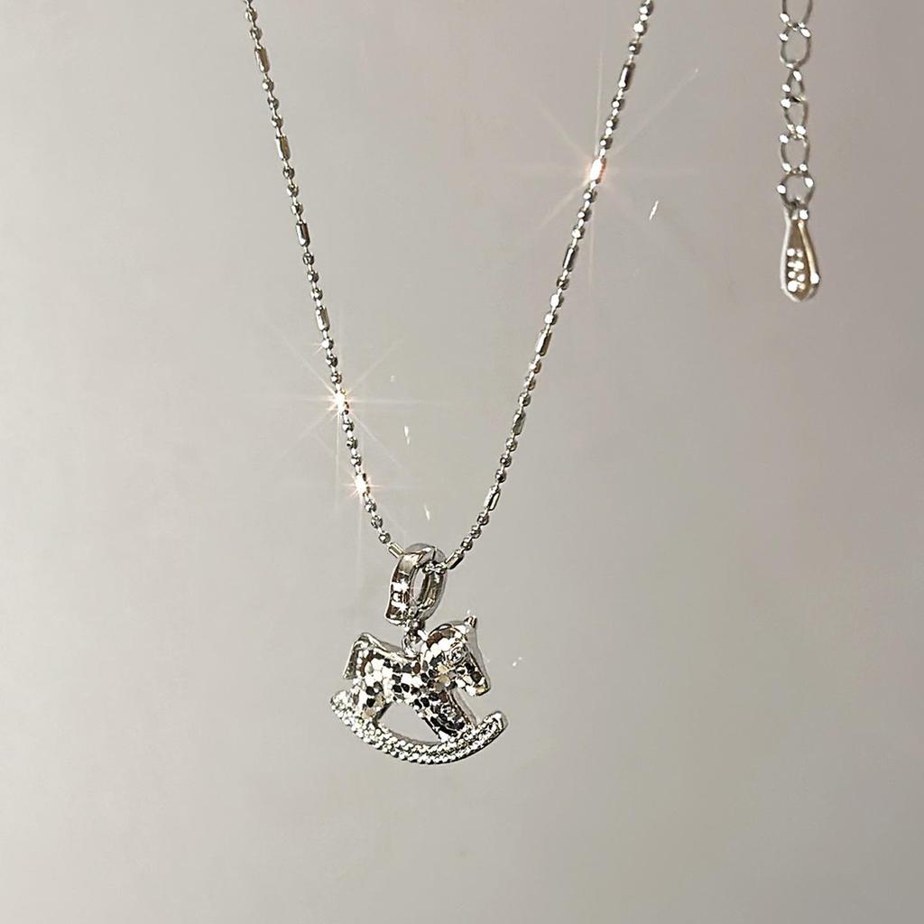 Collier Pendentif Cheval Style Chinois - Bijou Minimaliste et Chic Chaîne de Clavicule