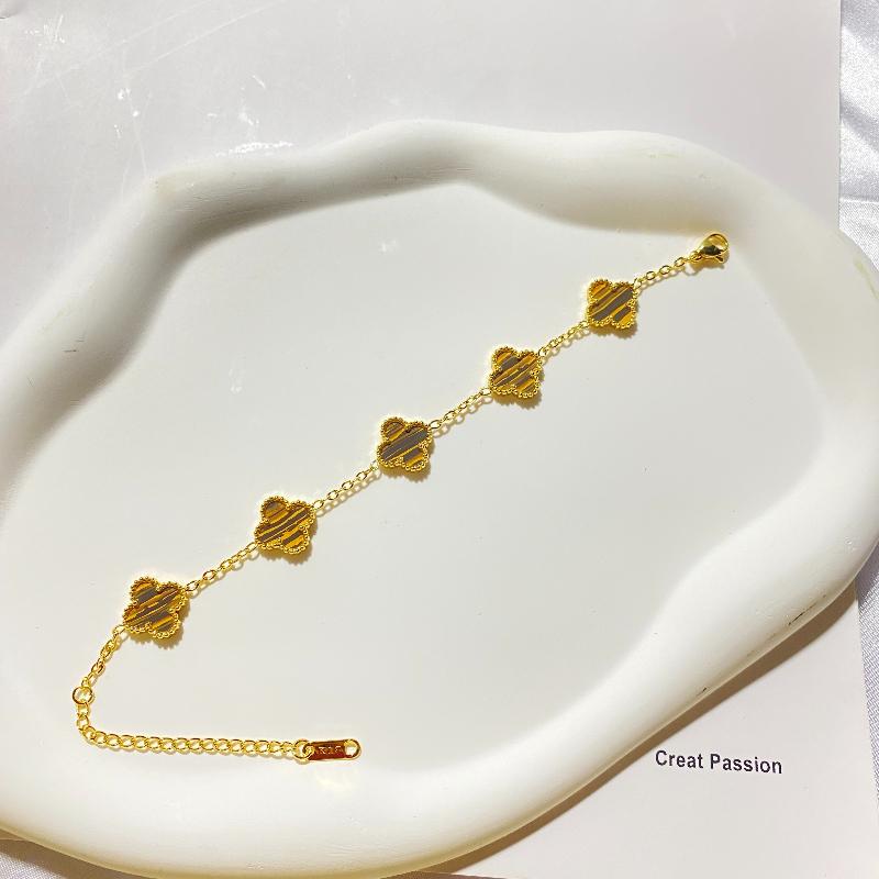 Female Titanium Steel Does Not Fade 9MM Five-flower Lucky Four-leaf Clover Bracelet Is Fashionable and Versatile