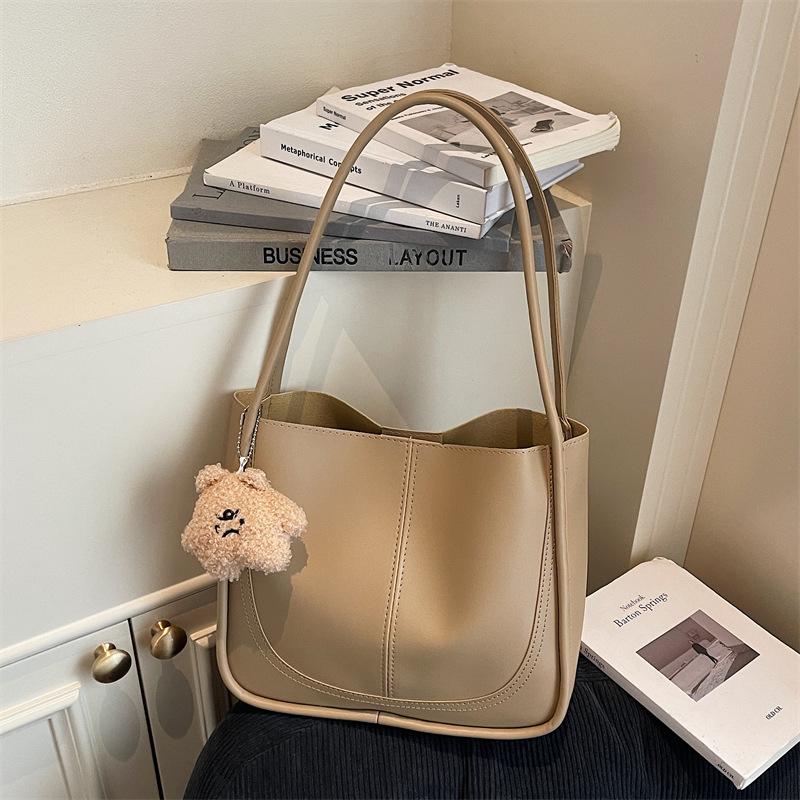 Women Soft Faux Leather Hobo Bag Casual Daily Shoulder Bag Large Capacity Handbag With Cute Bear Pendant For Shopping