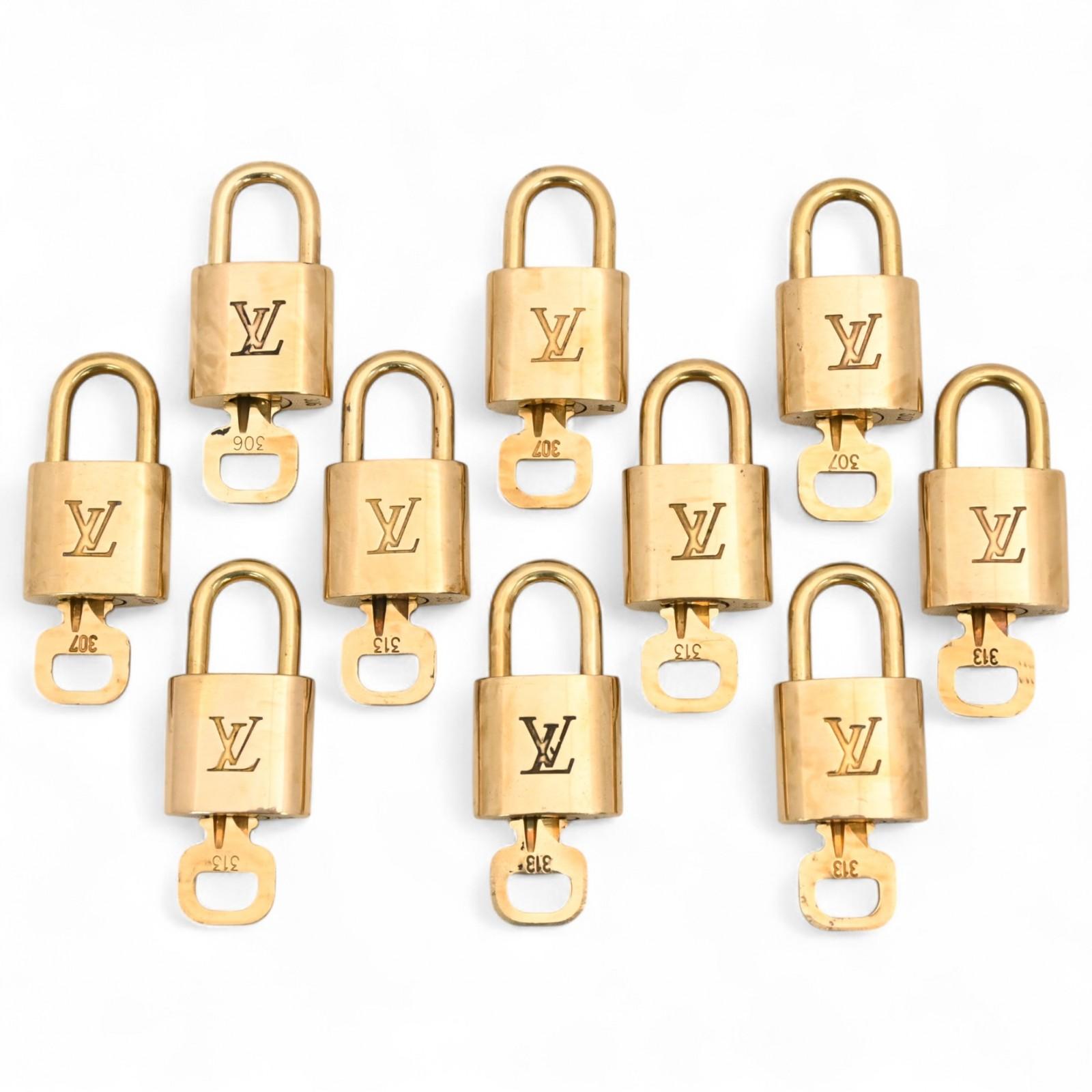

Auth LOUIS VUITTON Padlock Set of 10 with Keys Metal lv2018ss