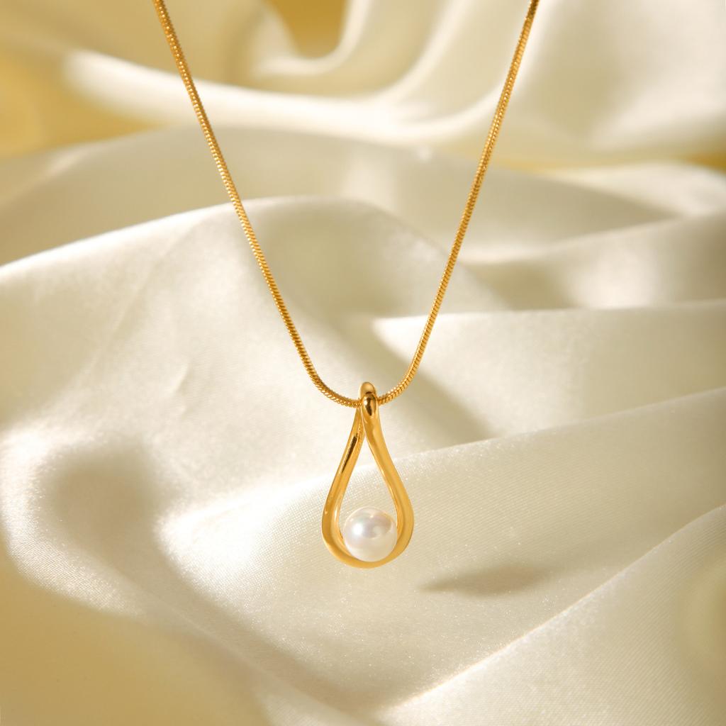 Hollow Teardrop Pearl Pendant Necklace Elegant Titanium Steel Choker