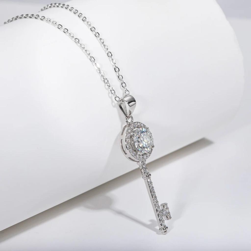 New 1ct D Color Moissanite Diamond Key Pendant Necklace 925 Sterling Silver Necklace For Women