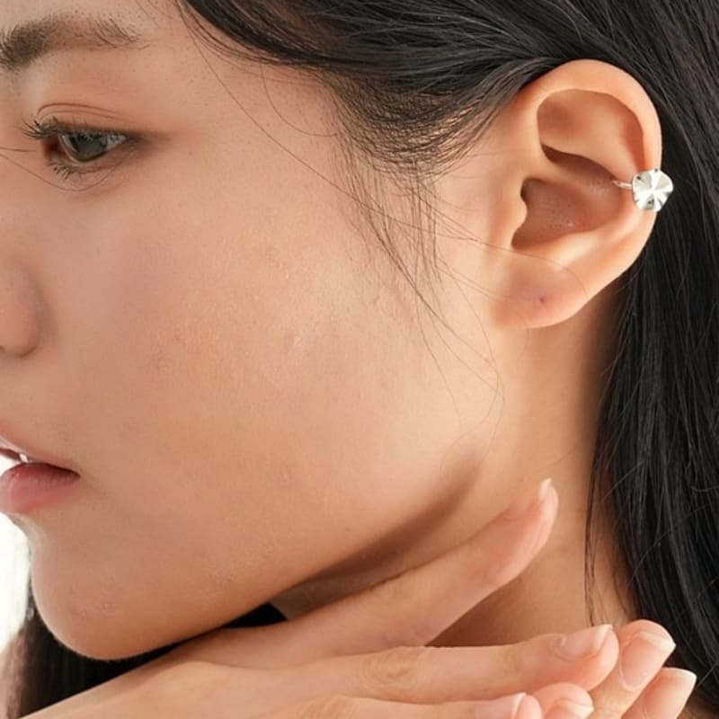 BELLOOGGI Circle wave earcuff