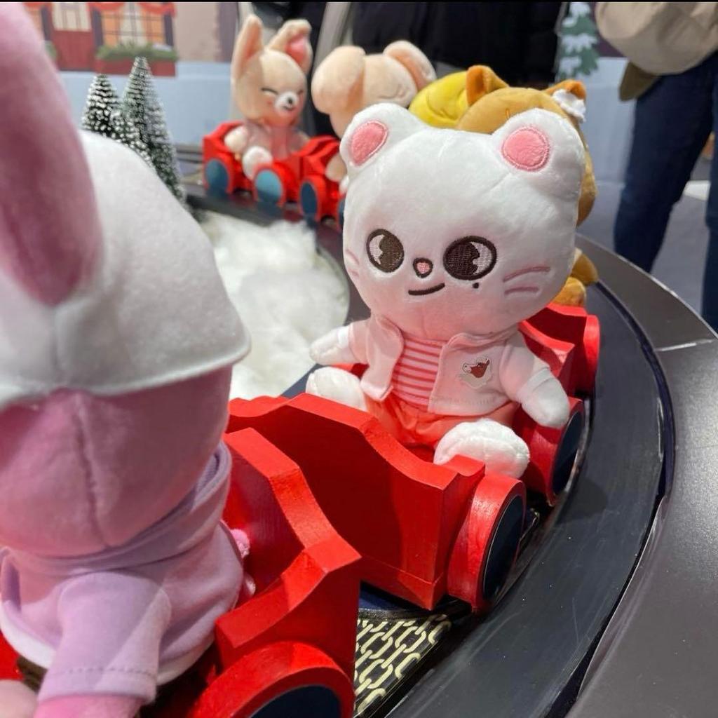 [USED] Straykids Zootopia Pop-Up Plush Toy Hyunjin