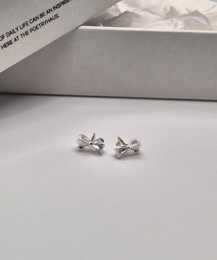 Poetryhaus Classy Ribbon Earrings