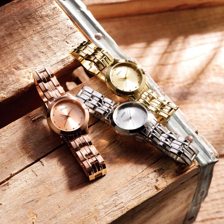 Guess W0989L1 Chelsea Analog Quartz Women's Watch