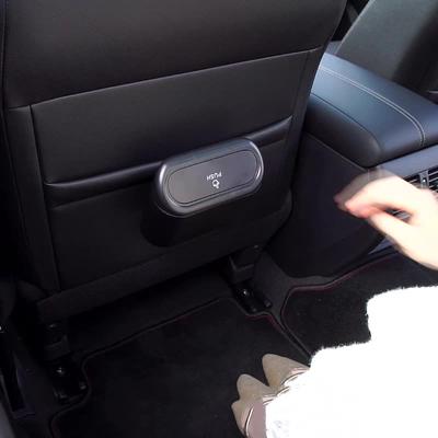 Poubelle de Voiture Universelle Suspendue Poubelle de Véhicule avec Couvercle Boîte de Rangement ABS Carré Pressant Poubelle Accessoires Intérieurs Auto