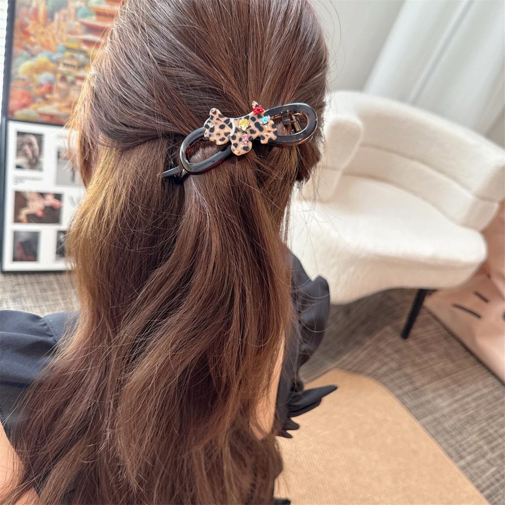 Elegante Acryl-Twist-Haarspange mit Leopardenmuster, sicherer rutschfester Haarhalter für Frauen, Mädchen, tägliche Haarstyling-Accessoires