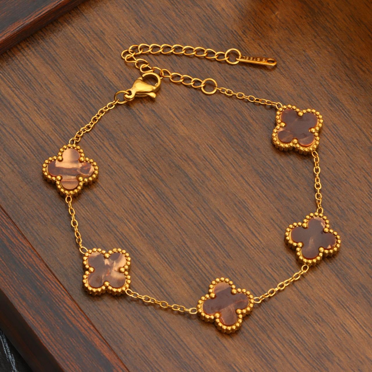 Vierblättriges Kleeblatt Titanstahl Armband Modischer und Luxuriöser Schmuck für Damen Farbecht und Schlicht 18K brown