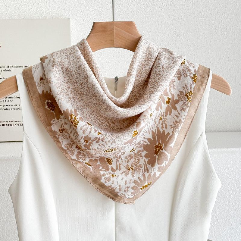 71 Series Neck Cashew Flower Square Scarf Silk Scarf Female Korean Version Versatile Literary and Retro Neck Protection Decorative Small Scarf