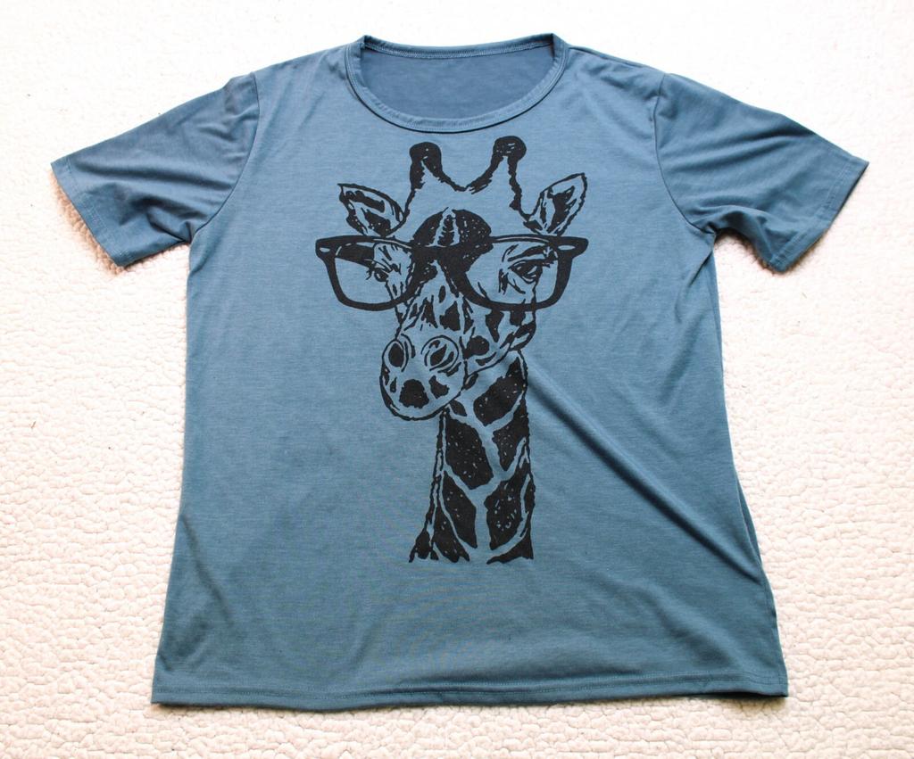 Giraffe With Glasses TShirt Unisexs Medium Blue Short Sleeve