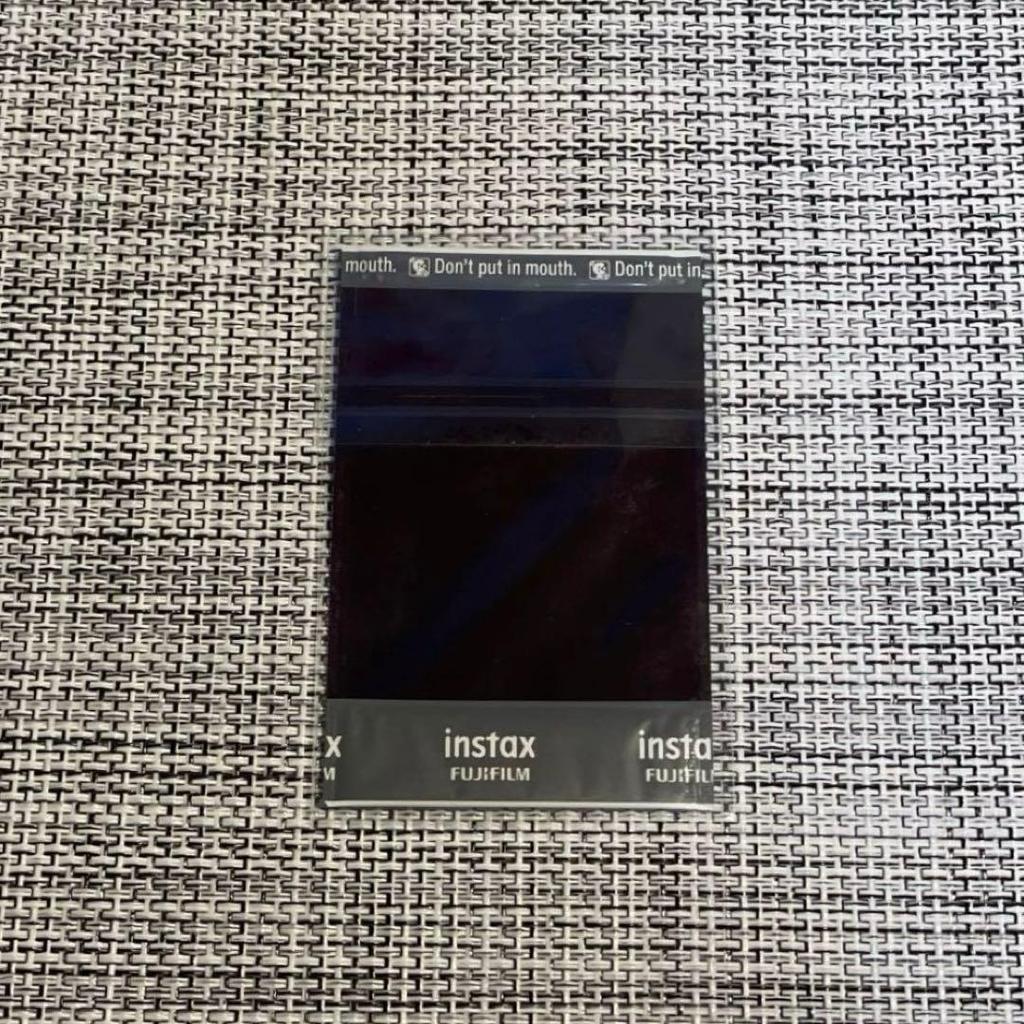 [USED] Hannah Bahng Autographed Polaroid Photo "Perfect Blues