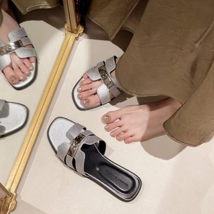 Flat-bottomed Slippers Women's Outer Wear Summer New Lock Design Sandals Beach Slips