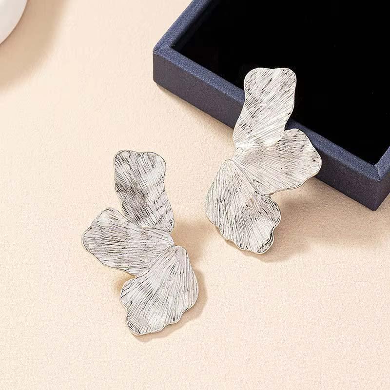 Vintage Metal Flower Post Stud Earrings For Women Fashion Gold Color Large Textured Petal Earring Party Jewelry Gift Accessories