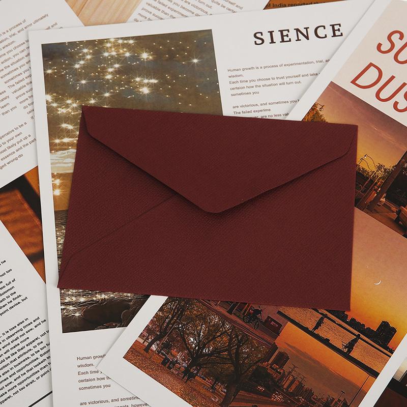 Retro Linen Texture Love Letter Set: Western Style Triangular Envelopes with Specialty Storage