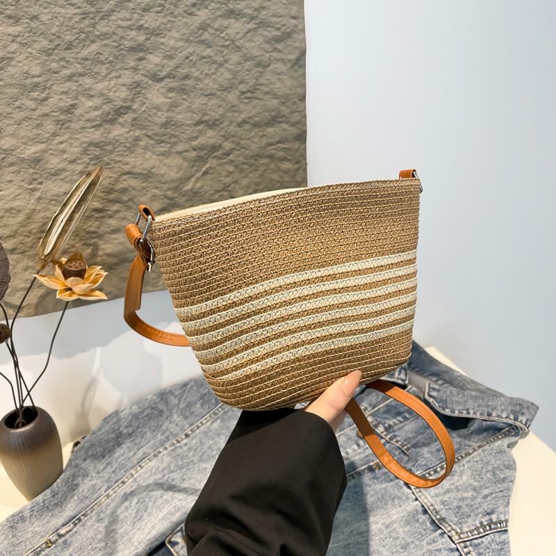 French Vintage Woven Bag For Women With Pu And Straw Material Ideal For Casual Daily Use