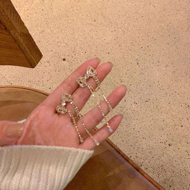 

Темпераментные длинные серьги-банты с кисточками, модный и нишевый дизайн, серьги в крутом стиле