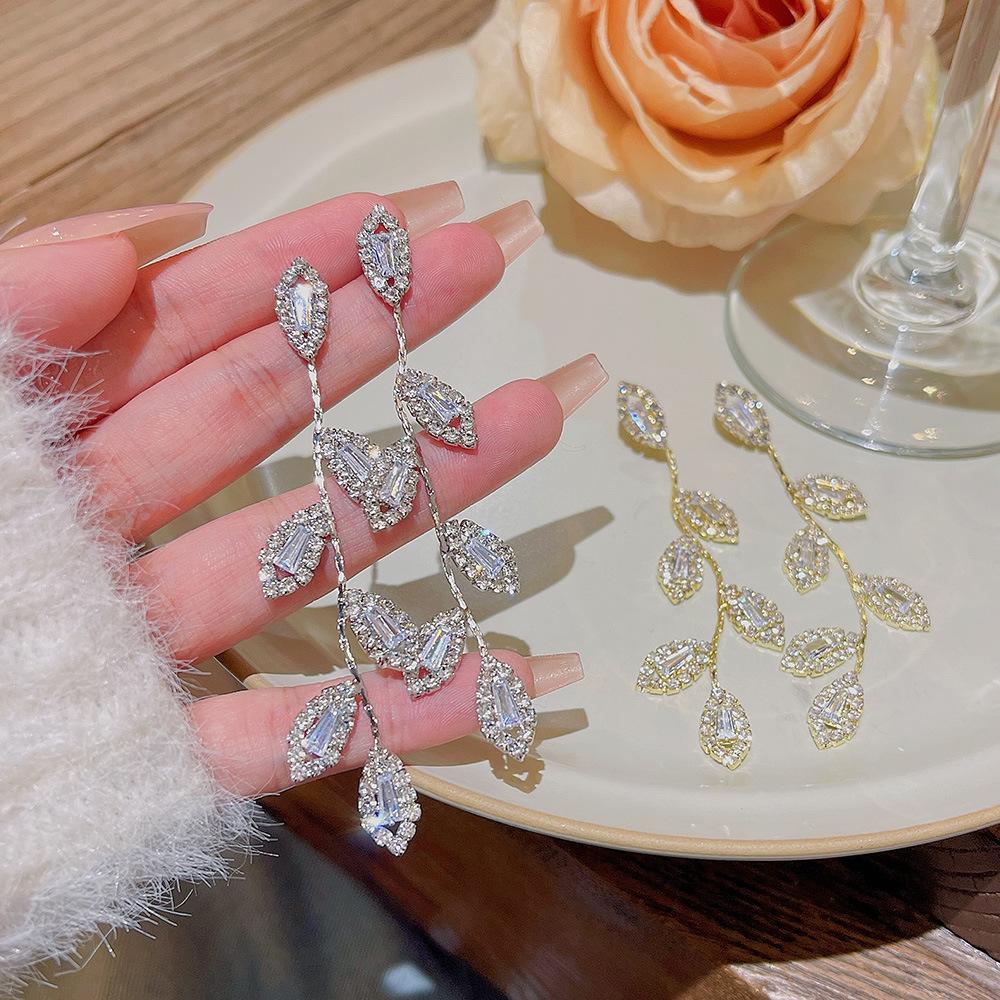 Cercei Exagerați cu Frunze de Modă, Senzualitate Înaltă, Temperament Lung, Cercei Celebritate Online, Cercei cu Ciucuri, Femeie.