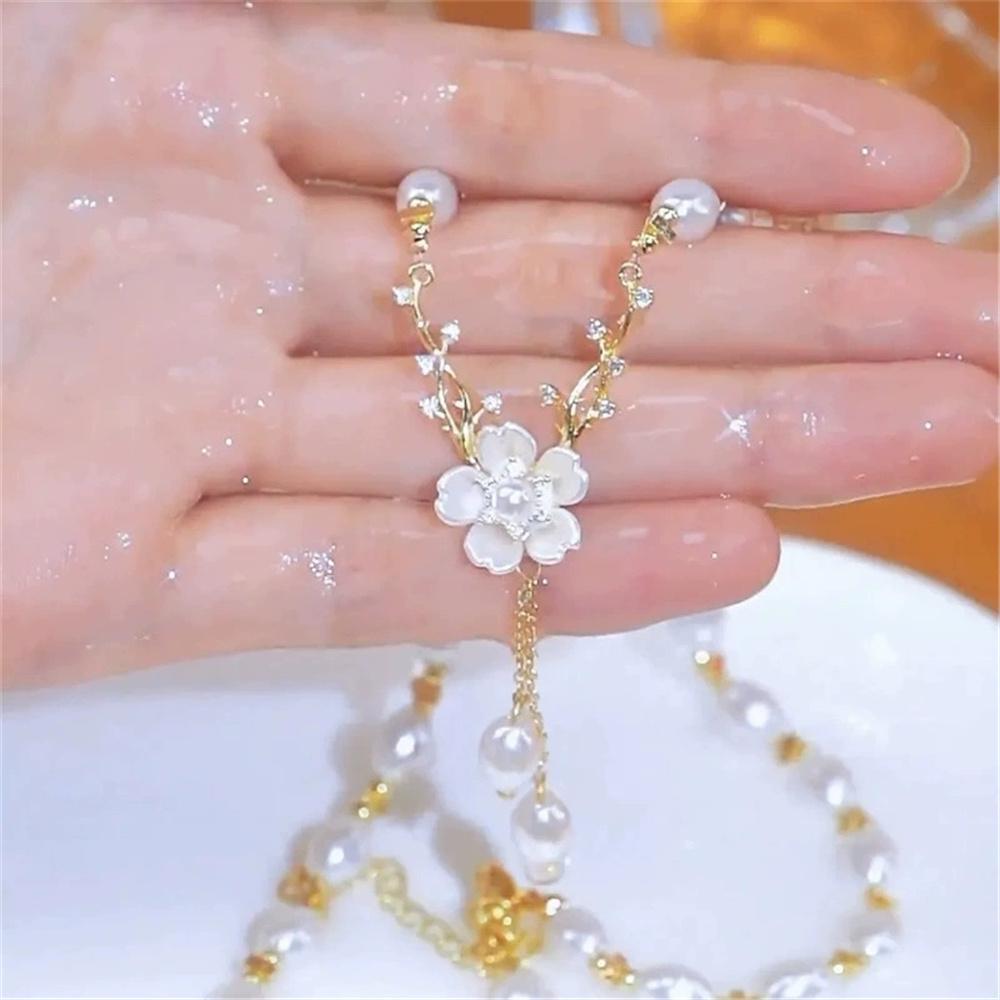 

Luxury Female Crystal White Flower Pendant Necklace Vintage Gold Color Wedding For Women
