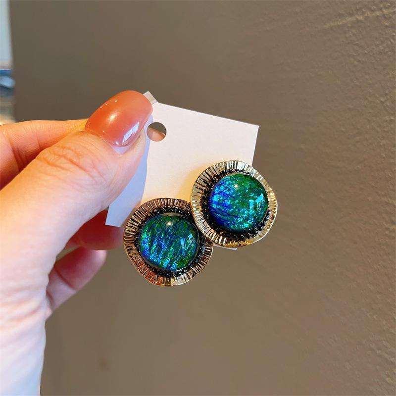 Silver Needle Retro Geometric Glazed Earrings - Women's Vintage Light Luxury Studs