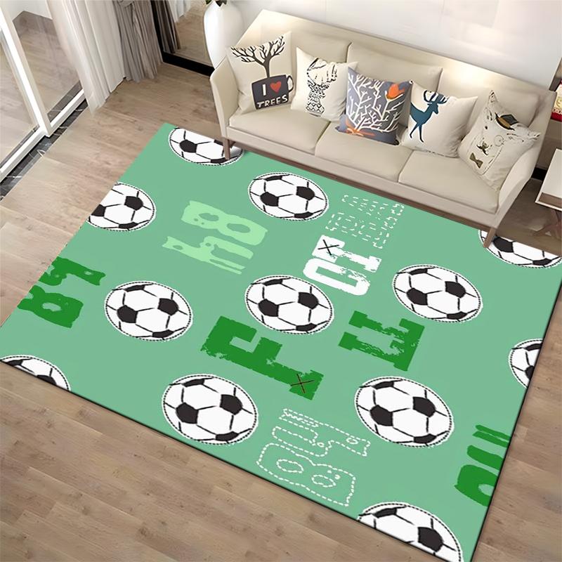 Grüner Fußballmuster-Teppich mit Fußball-Design und sportlichen Buchstaben, geeignet als rutschfeste Unterlage für Wohnzimmer, Schlafzimmer, Sofas