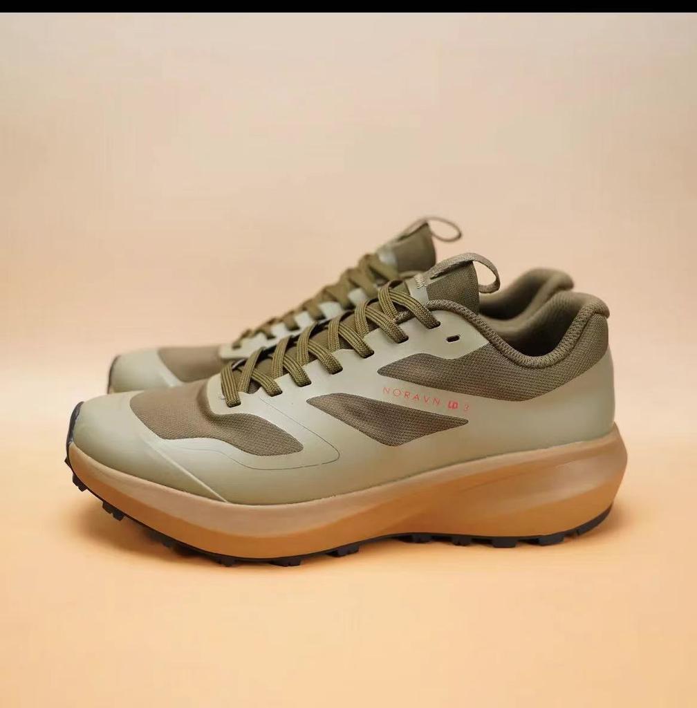 Classic Outdoor Waterproof and Non-slip Off-road Mountaineering Hiking Shoes Fashion and Light Leisure