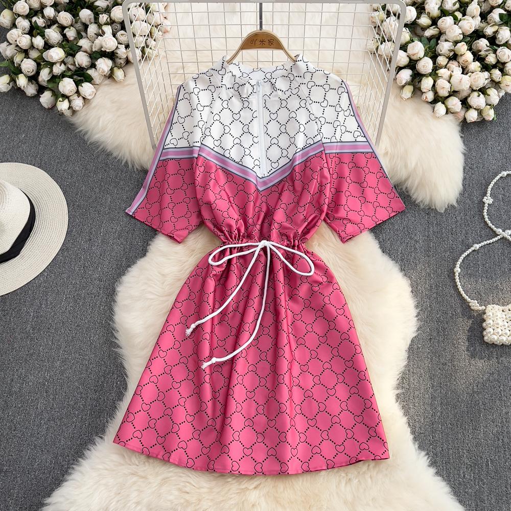 

RUGOD Европейская станция Модное универсальное платье для похудения талии с принтом и короткими рукавами с воротником-стойкой Модное повседневное платье