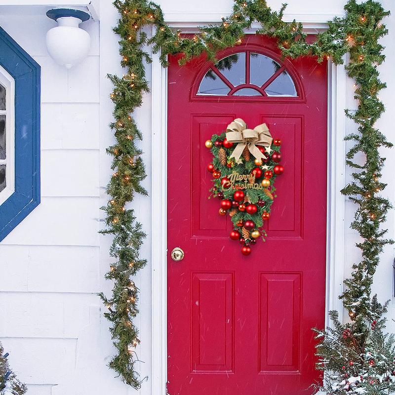 Vánoční překlad vzhůru nohama jedle slzy s červenými bobulemi stuha luk šiška Vánoční kreativní domácí party scéna dekorace