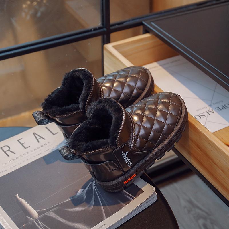 

Детские зимние сапоги для девочек, хлопковые сапоги 2025, зимние утепленные термохлопковые ботинки, водонепроницаемые короткие ботинки для мальчиков для детей среднего и старшего возраста 26-31 yards, 6 pairs in one hand