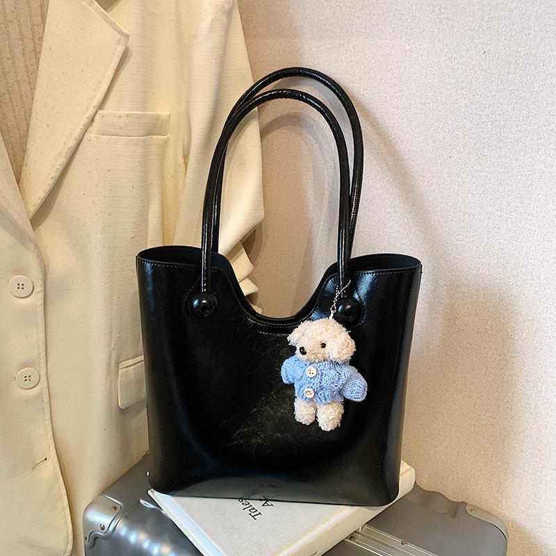 Large-capacity commuter underarm bag women's new spring and summer fashion shoulder bag commuter tote bag to work