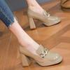 Damen Britischer Stil Runde Zehen Lackleder Pumps Herbst Klobiger Absatz Metallschnalle Komfort Gepolstert Büro Kleidschuhe