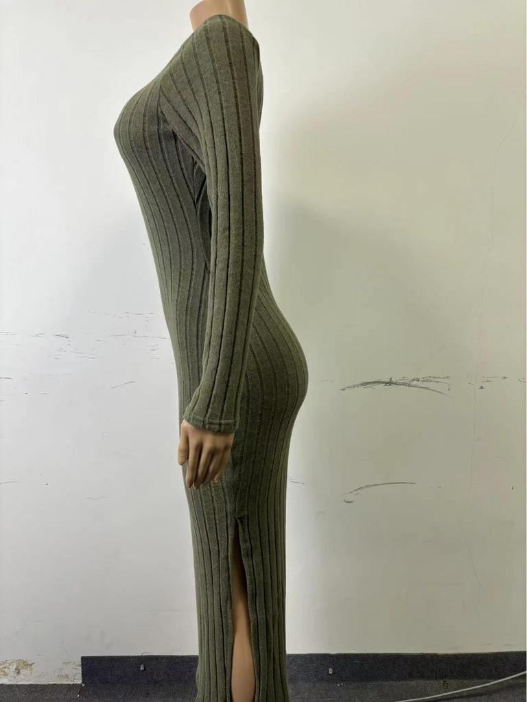 2025 Autumn/Winter Bestseller: European and American Women's Long-Sleeved Round Neck Slit Knit Dress.
