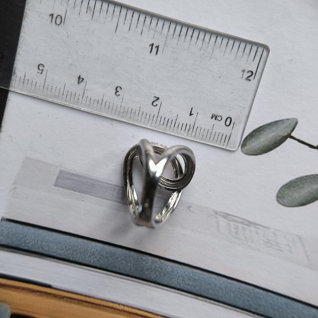 Серебряное кольцо с фианитами, вес изделия 5,92 гр (2192763)